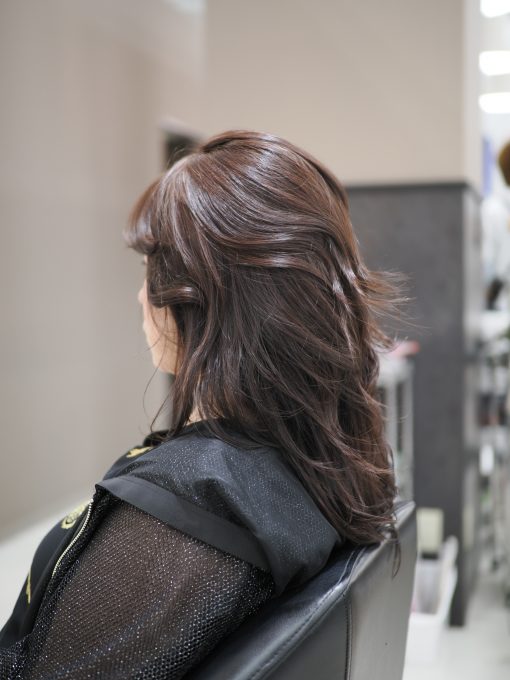 明るい白髪染め/50代女性若見えレイヤーカット