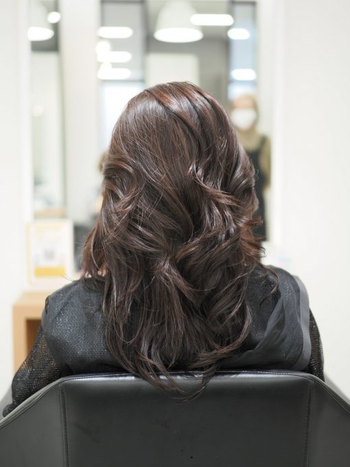 明るい白髪染め/50代女性若見えレイヤーカット